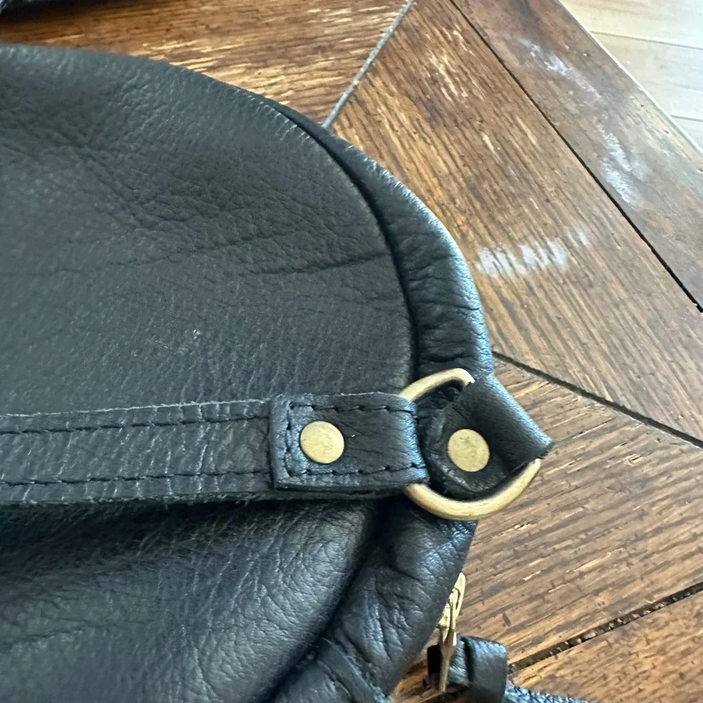 Portland Leather Black Leather Round Crossbody Bag - Picture 4 of 5